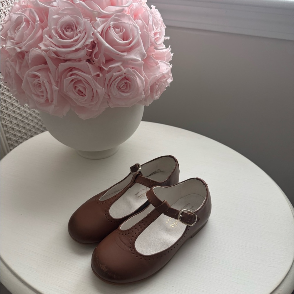 La Coqueta Brown T-strap Shoes